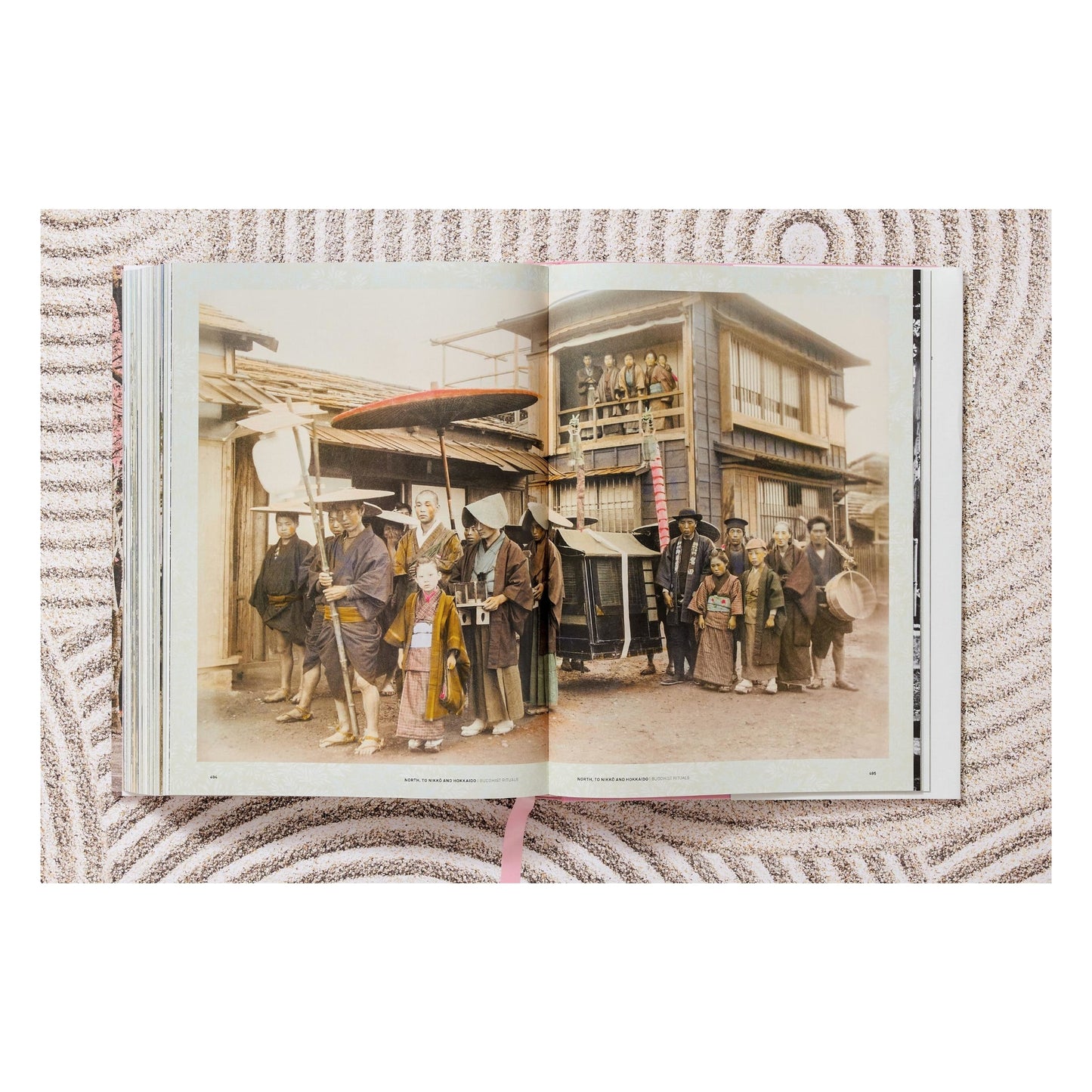 Japan 1900. A Portrait in Color (German, French, English)
