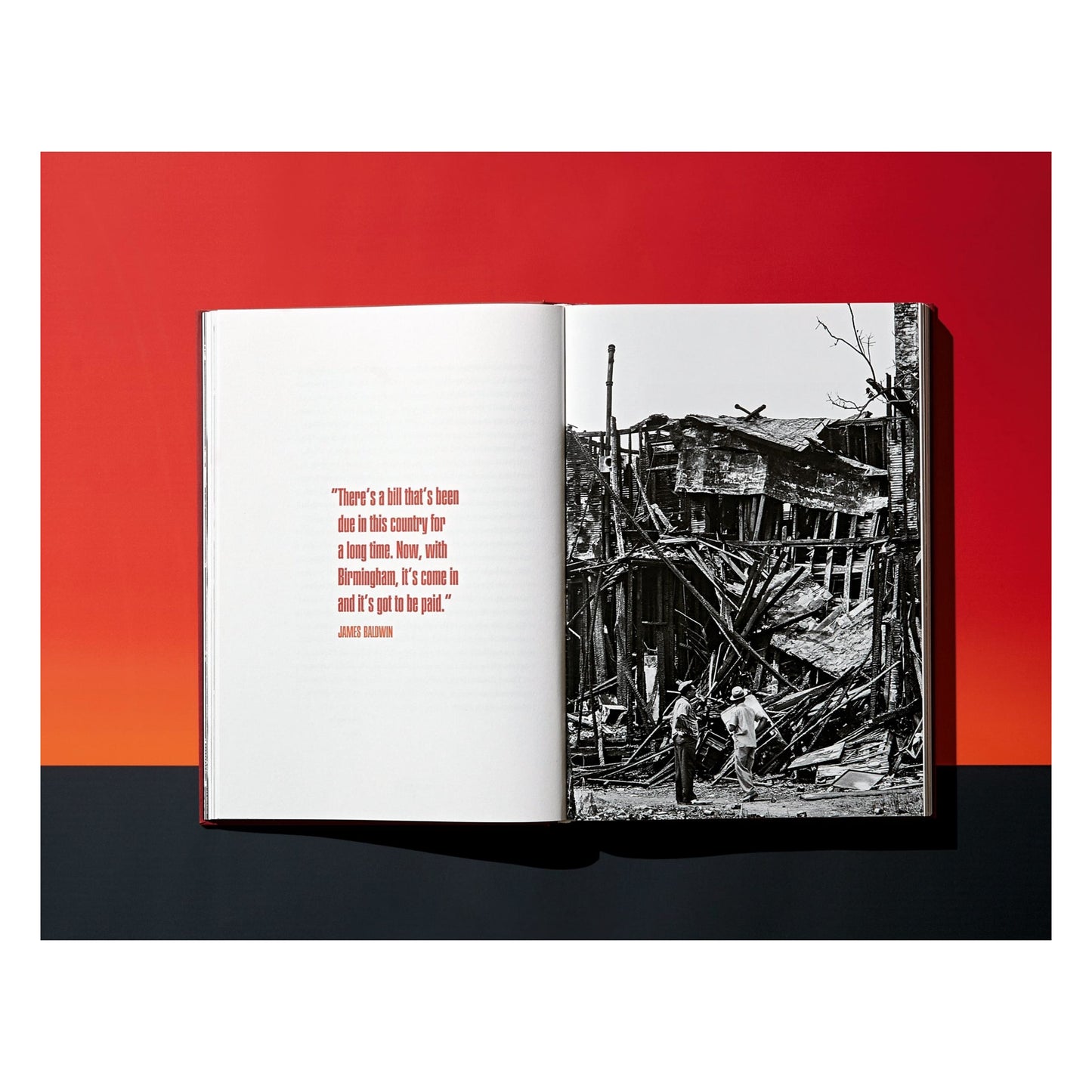 James Baldwin. The Fire Next Time. Photographs by Steve Schapiro (English)