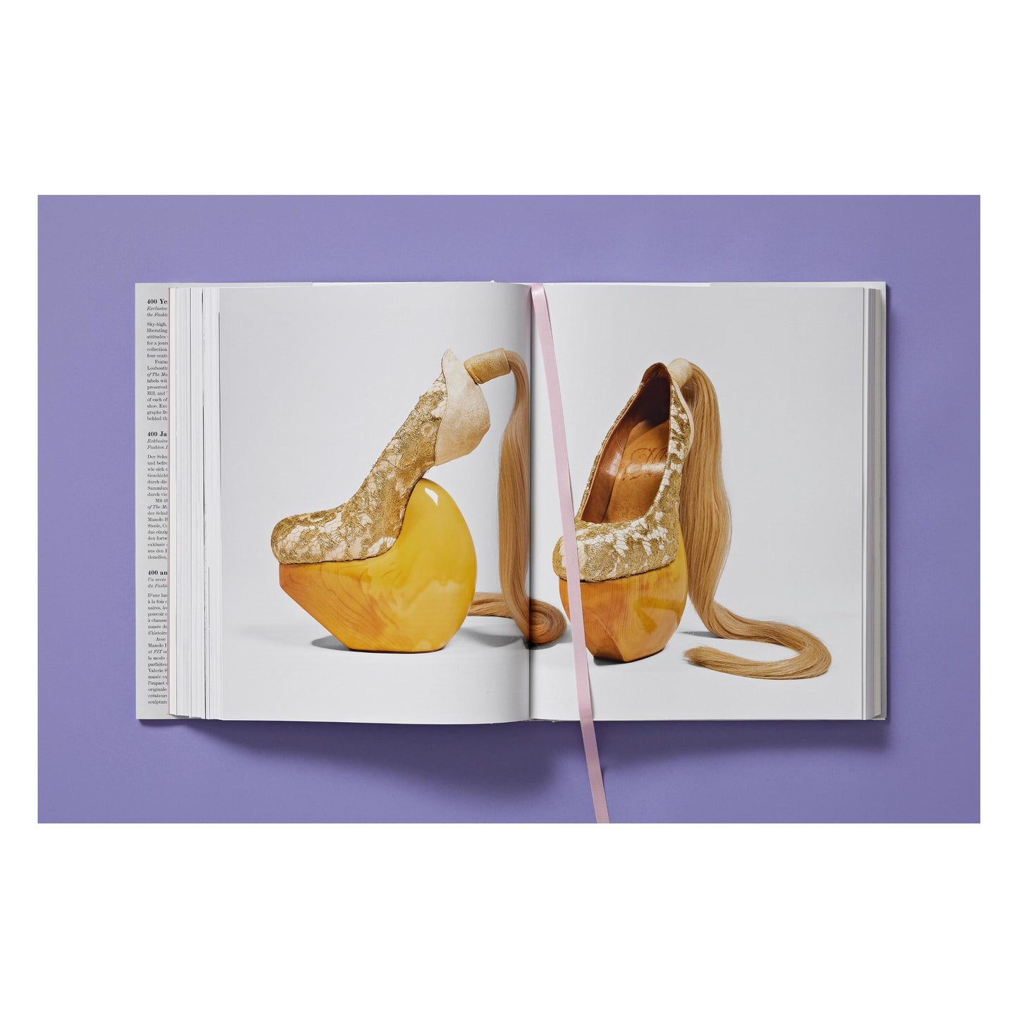 Shoes A-Z. The Collection of The Museum at FIT (German, French, English) (FFE)