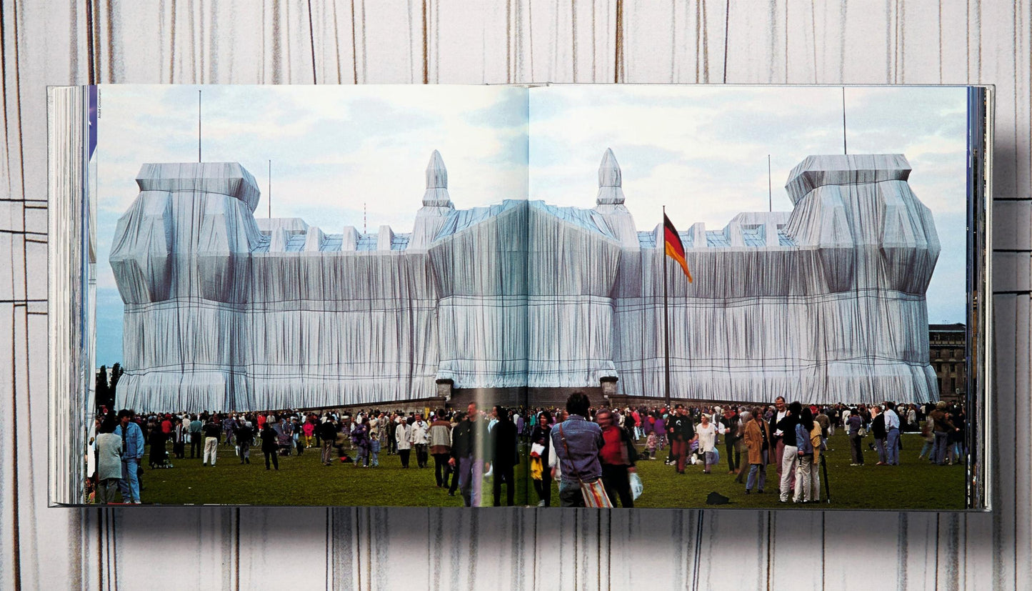 Christo and Jeanne-Claude. Wrapped Reichstag. Berlin 1971–1995 (German, French, English)