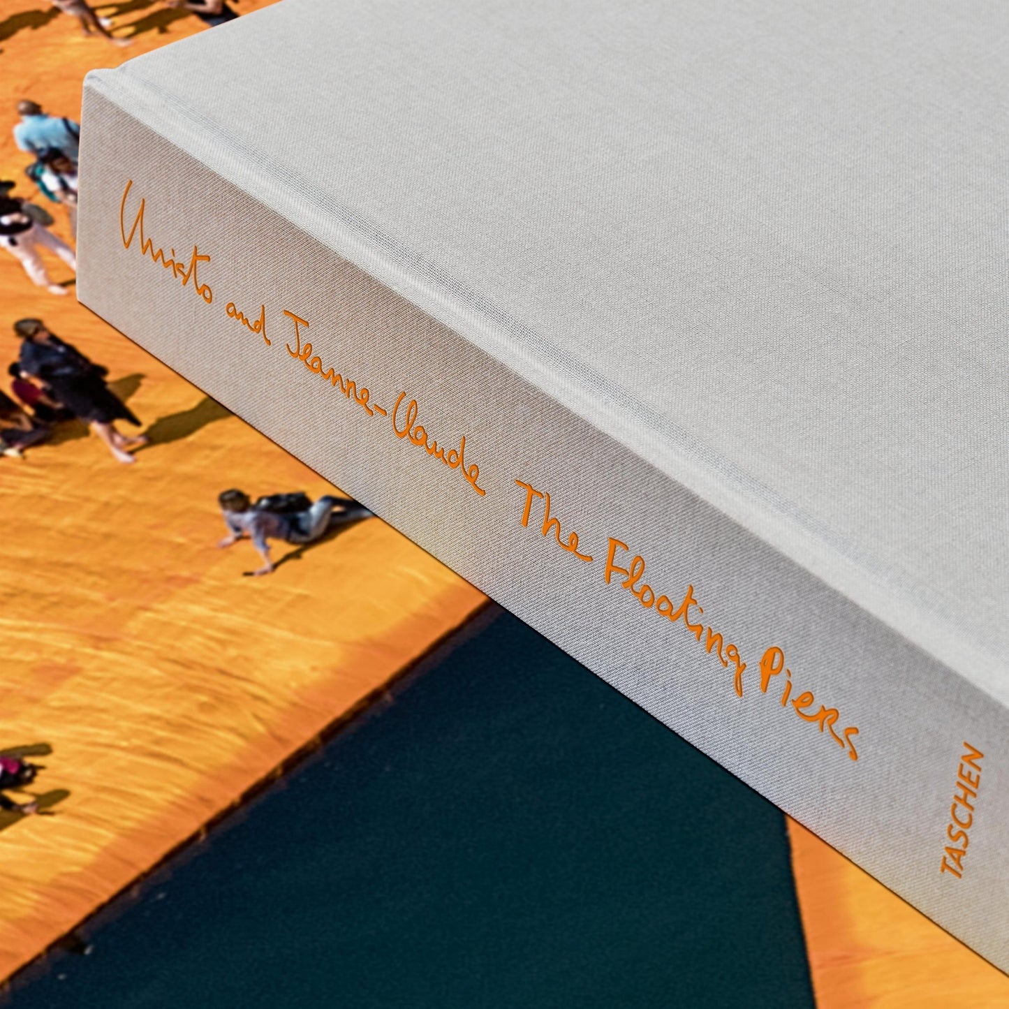 Christo and Jeanne-Claude. The Floating Piers (English, Italian)