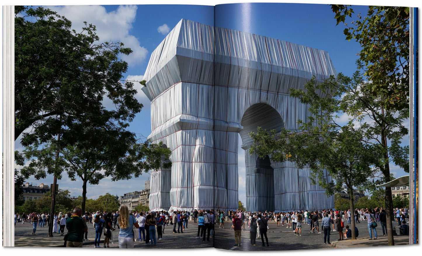 Christo and Jeanne-Claude. L’Arc de Triomphe, Wrapped (German, French, English)