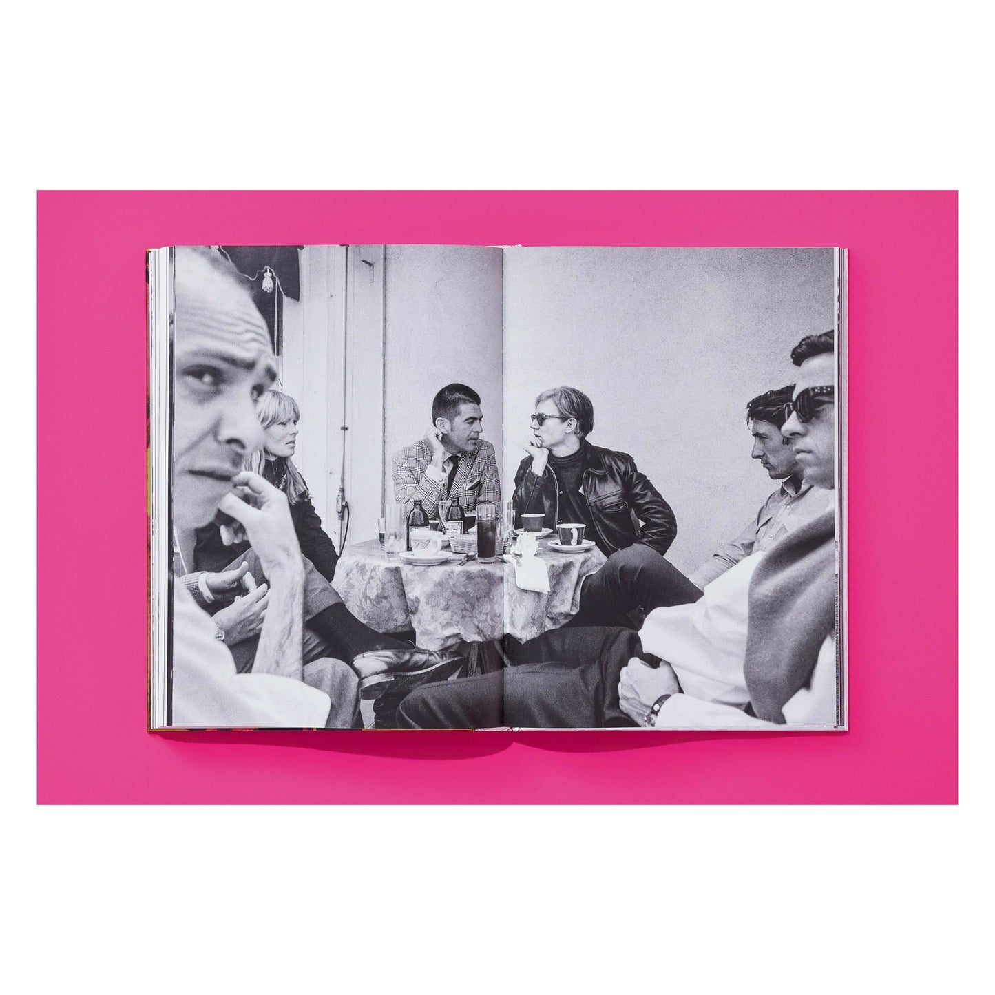 Steve Schapiro. Andy Warhol and Friends (English) (AP)