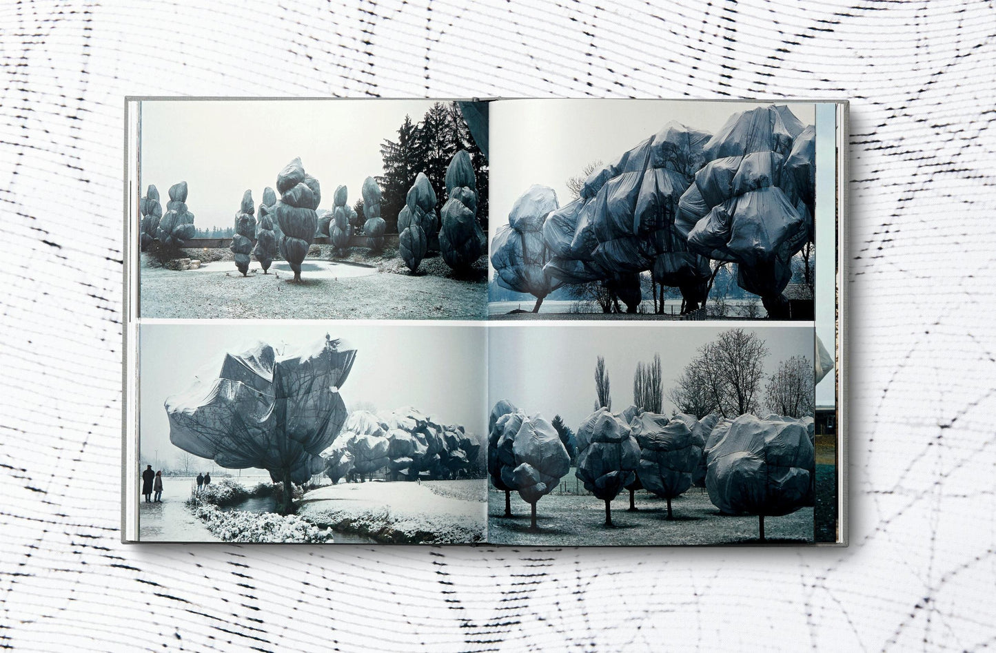 Christo and Jeanne-Claude. Wrapped Trees. Basel 1997–1998 (German, French, English)