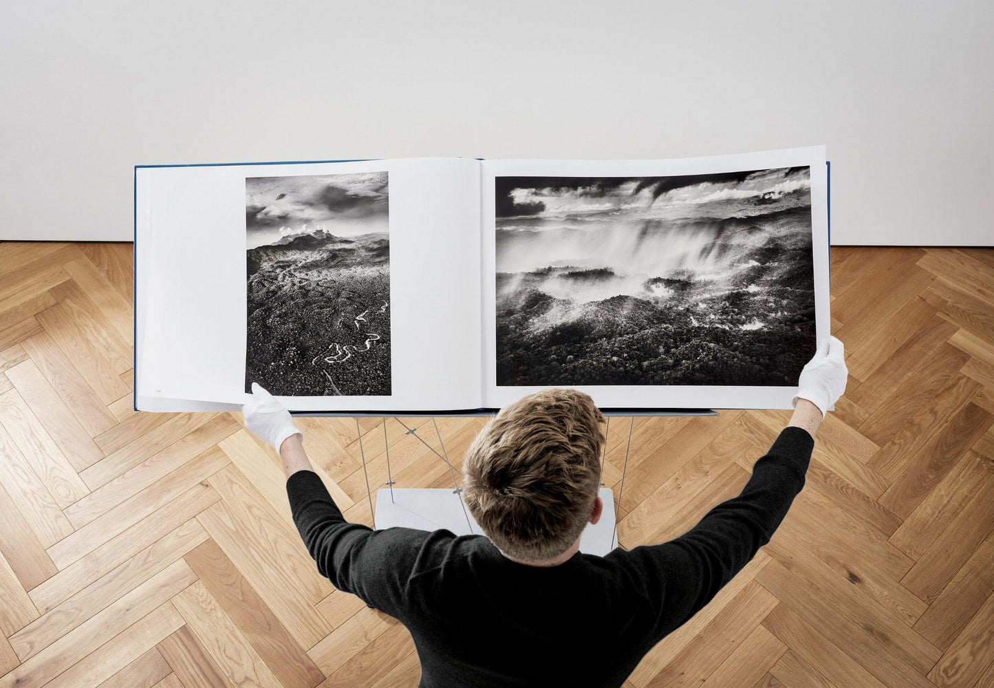 Sebastião Salgado. Amazônia, Art Edition No. 301–400 ‘The Paraná connecting the Rio Negro with the Cuyuní River’ (English)