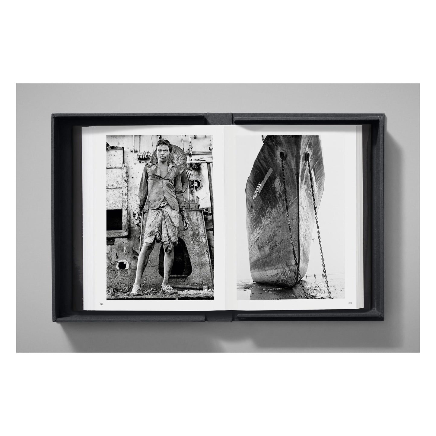 Sebastião Salgado. Workers. Art Edition No. 1–100 ‘Fishermen, Trapani, Italy, 1991’ (English)