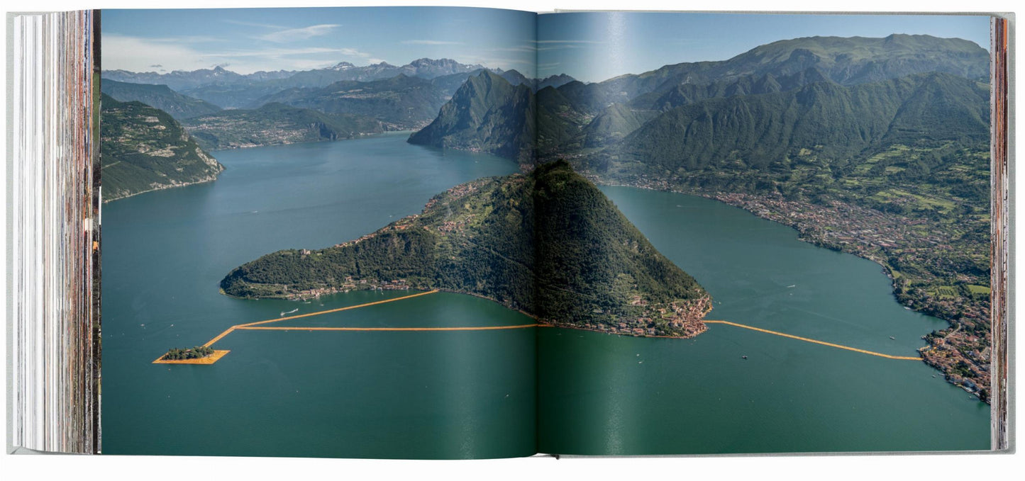 Christo and Jeanne-Claude. The Floating Piers (English, Italian)