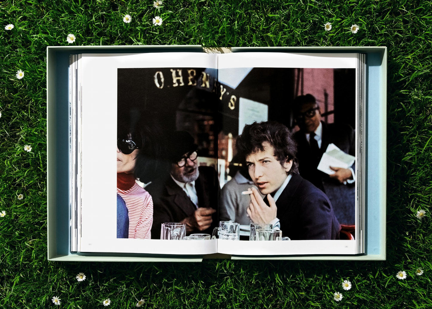 Daniel Kramer. Bob Dylan, Art Edition No. 1–100 ‘Bob Dylan with Dark Glasses, NYC’ (German, French, English) (SA)