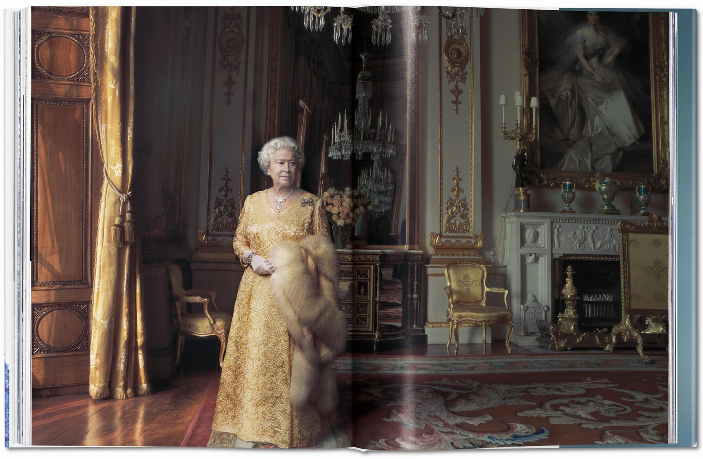 Her Majesty. A Photographic History 1926–2022 (German, French, English)