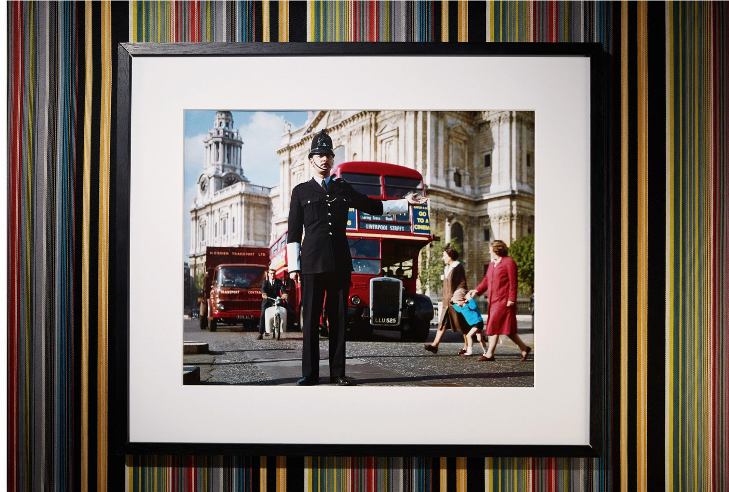 London. Portrait of a City, Paul Smith Edition No. 501–1,000 ‘Traffic Policeman’ (German, French, English) (SA)