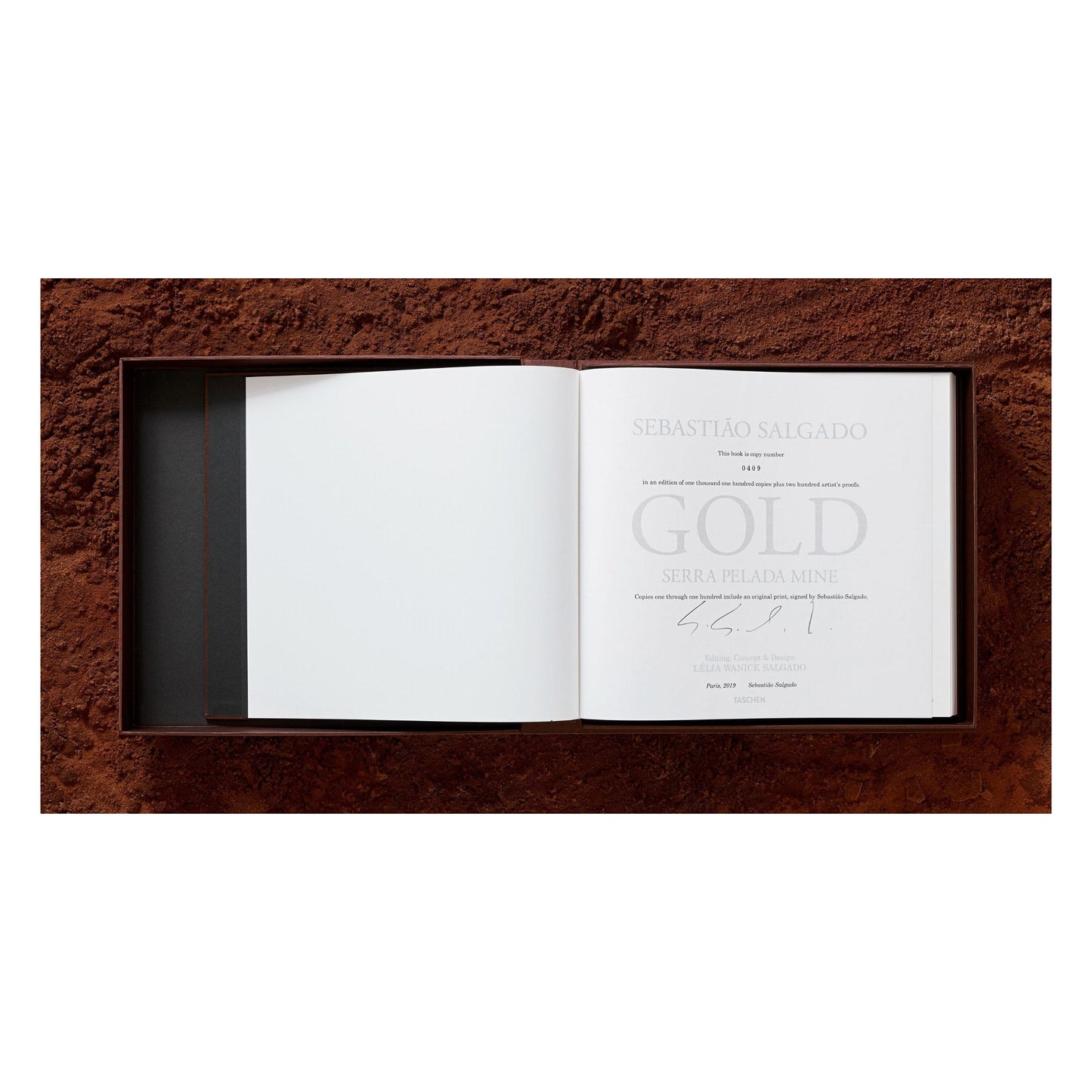 Sebastião Salgado. Gold, Art Edition, Brasil 1986 (English) (AP)