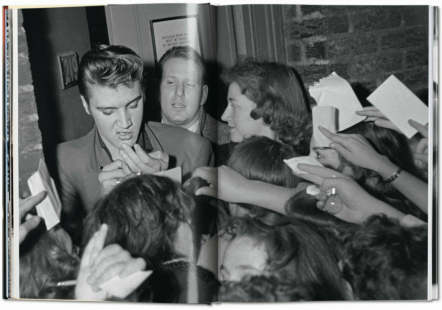 Alfred Wertheimer. Elvis and the Birth of Rock and Roll (German, French, English)