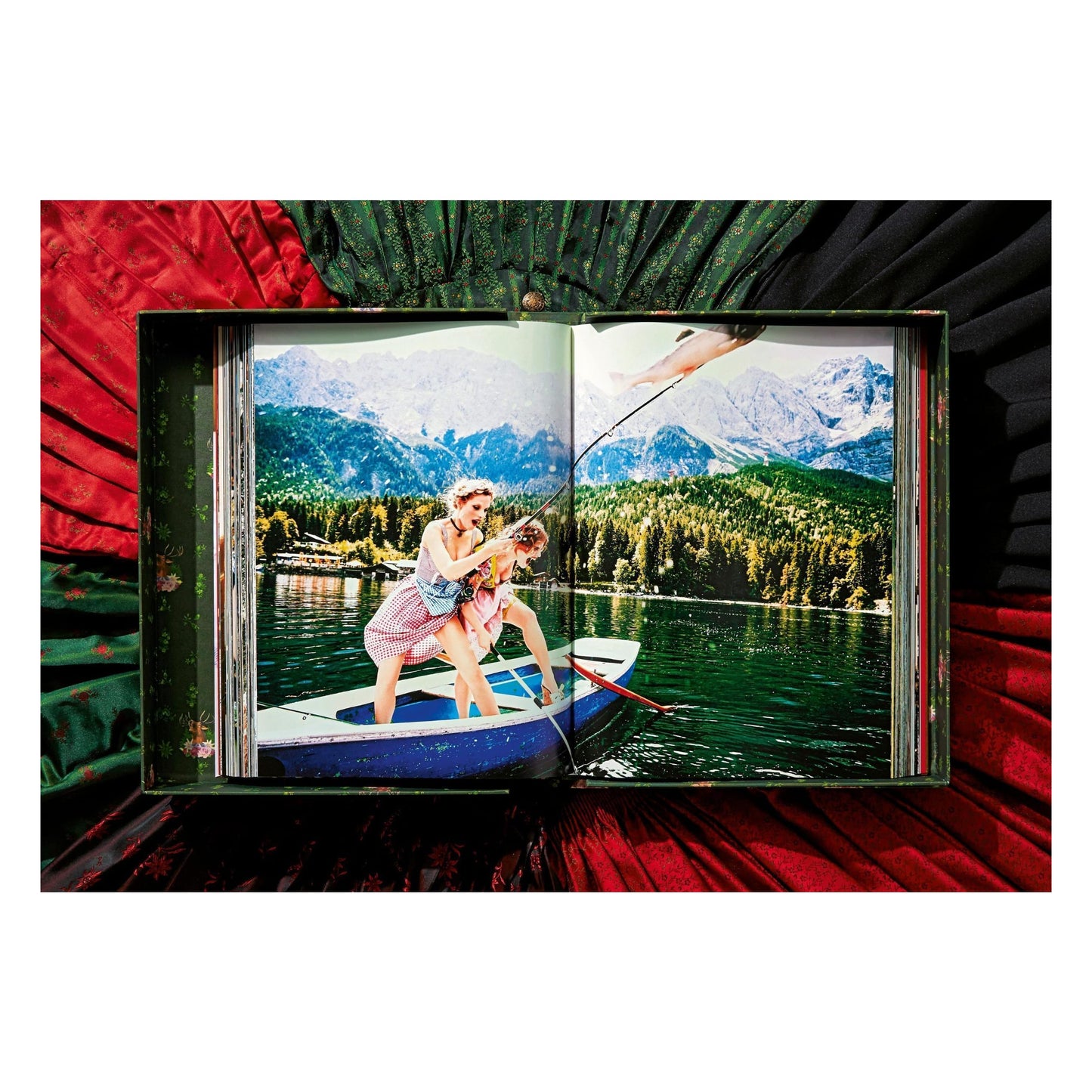 Ellen von Unwerth. Heimat. Art Edition No. 101–200 ‘The Cooks’ (German, French, English)