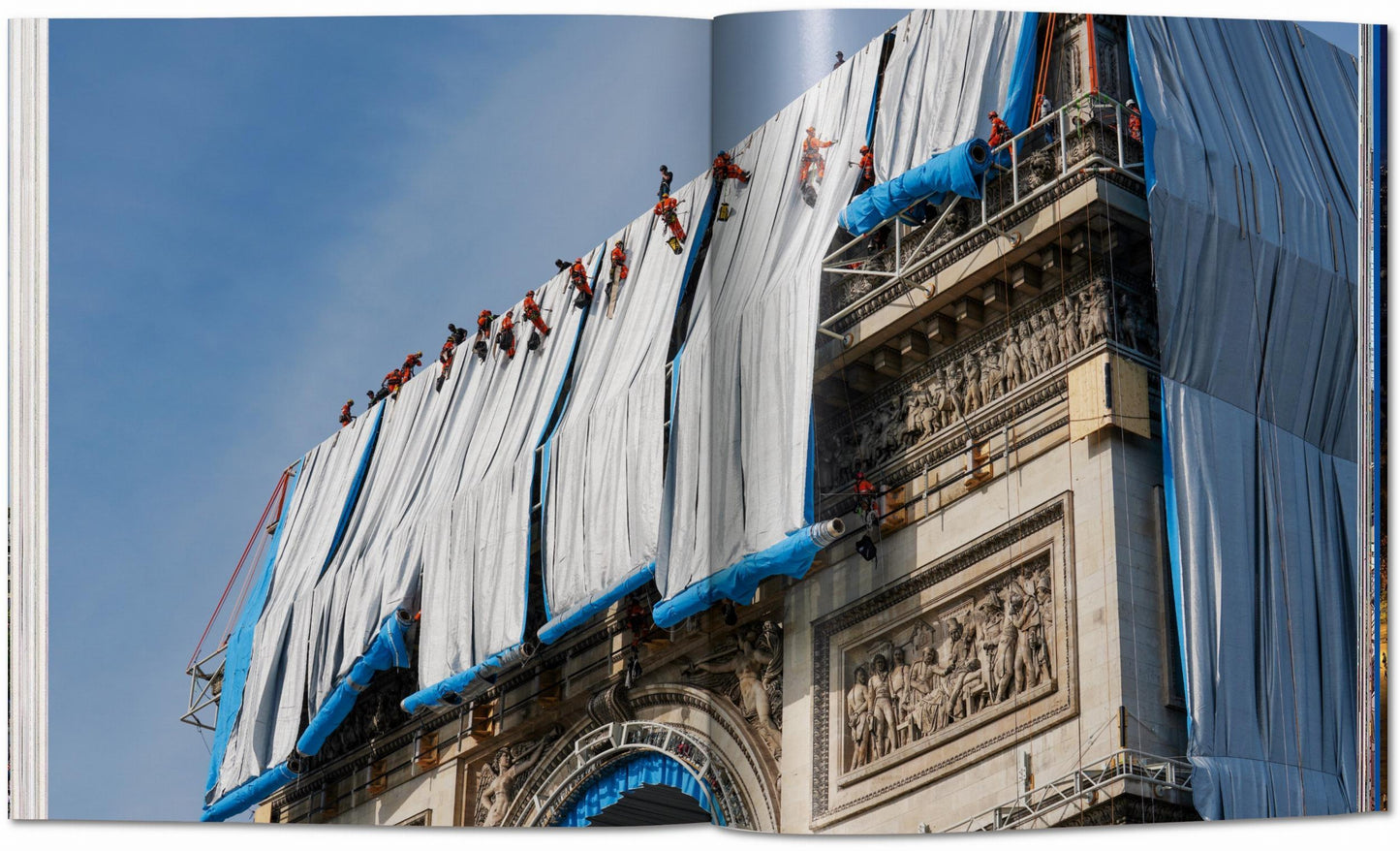 Christo and Jeanne-Claude. L’Arc de Triomphe, Wrapped (German, French, English)