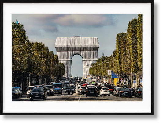 Christo and Jeanne-Claude. L'Arc de Triomphe, Wrapped, by Day. Art Edition No. 1-250 (German, French, English) (AP)