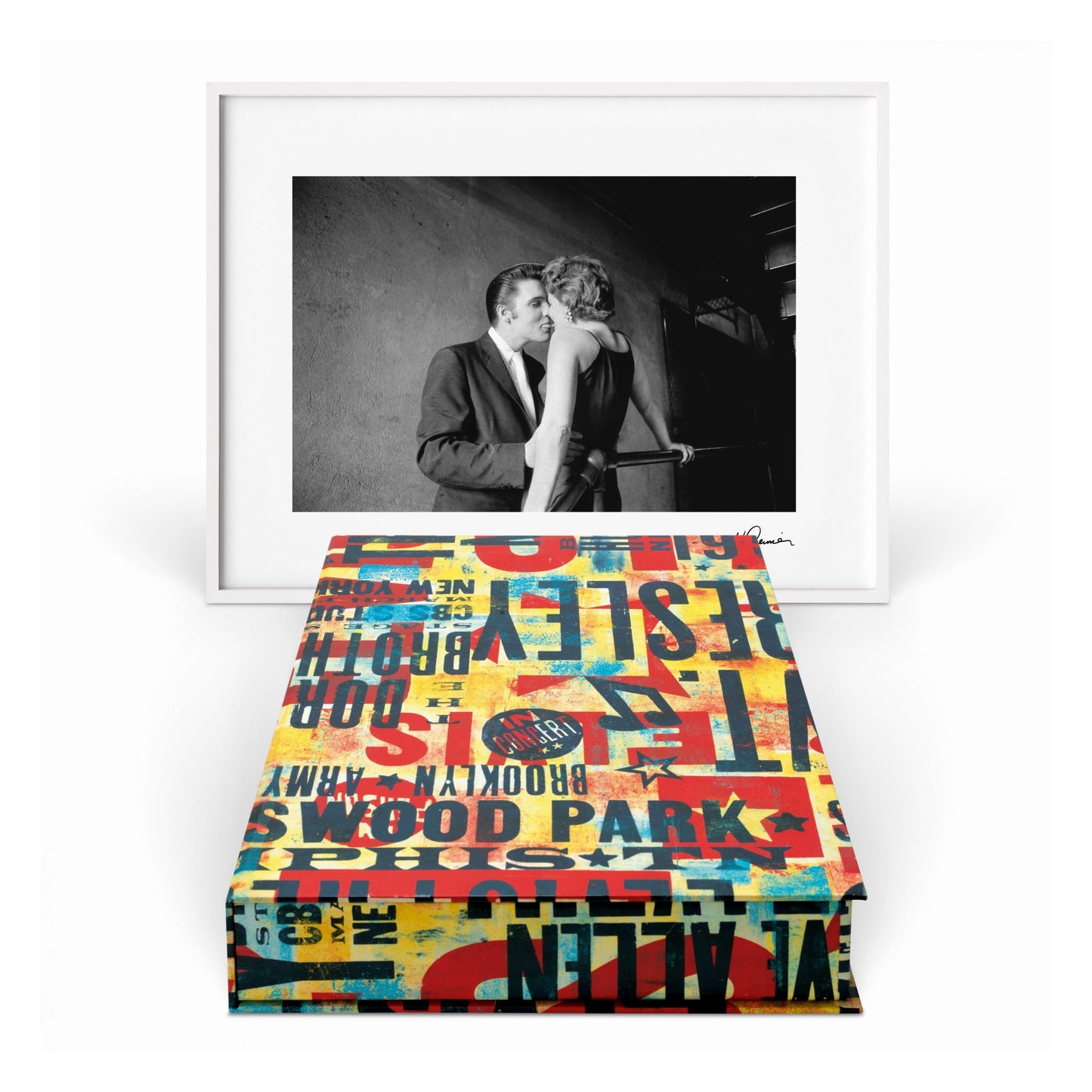 Alfred Wertheimer. Elvis, Art Edition No. 126–250 ‘The Kiss’ (German, French, English) (AP)