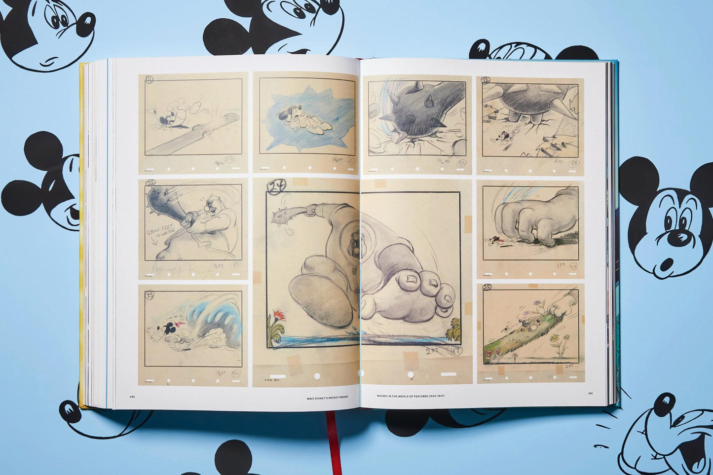 Walt Disney's Mickey Mouse. Toute l'histoire (French)