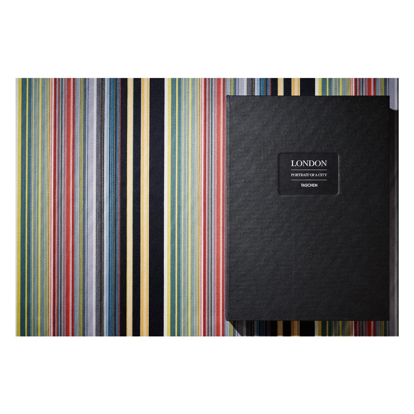London. Portrait of a City, Paul Smith Edition No. 501–1,000 ‘Traffic Policeman’ (German, French, English) (AP)