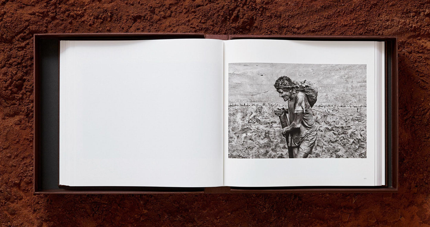 Sebastião Salgado. Gold, Art Edition, Brasil 1986 (English) (SA)