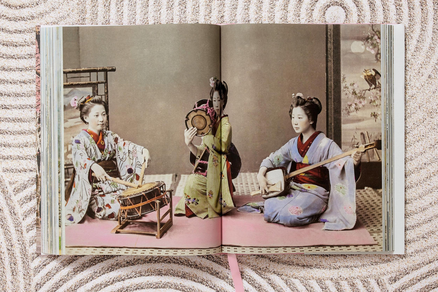 Japan 1900. A Portrait in Color (German, French, English)