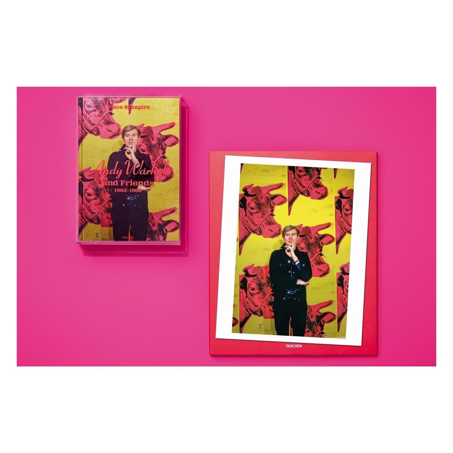 Steve Schapiro. Andy Warhol and Friends. Art Edition No. 51–100 ‘Andy Warhol with Cow silkscreen on wallpaper, New York, 1965’ (English)