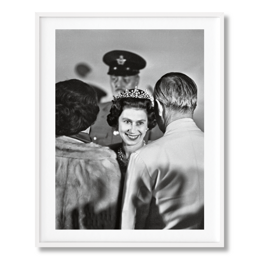 Her Majesty. Vivienne Westwood Edition No. 1–500. Harry Benson ‘Royal Greeting’ (German, French, English) (SA)