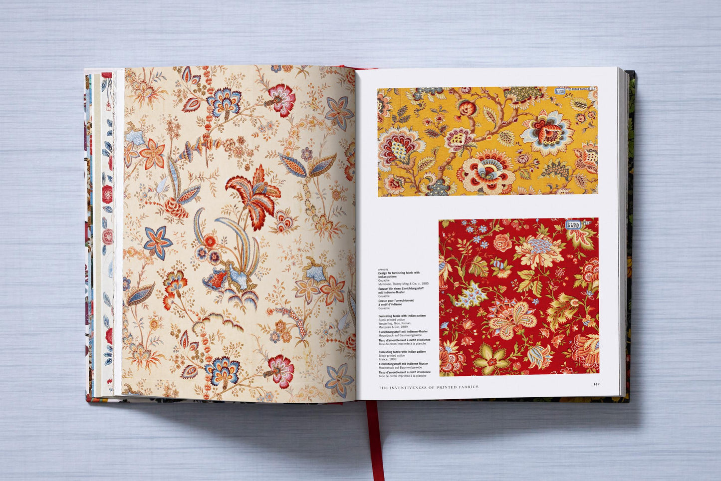 The Book of Printed Fabrics. From the 16th century until today (German, French, English)