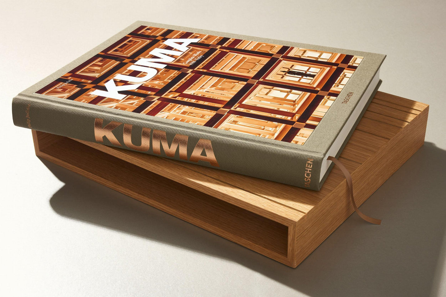 Kuma. Complete Works 1988–Today. Art Edition ‘Yusuhara Community Market, Japan’ (German, French, English)