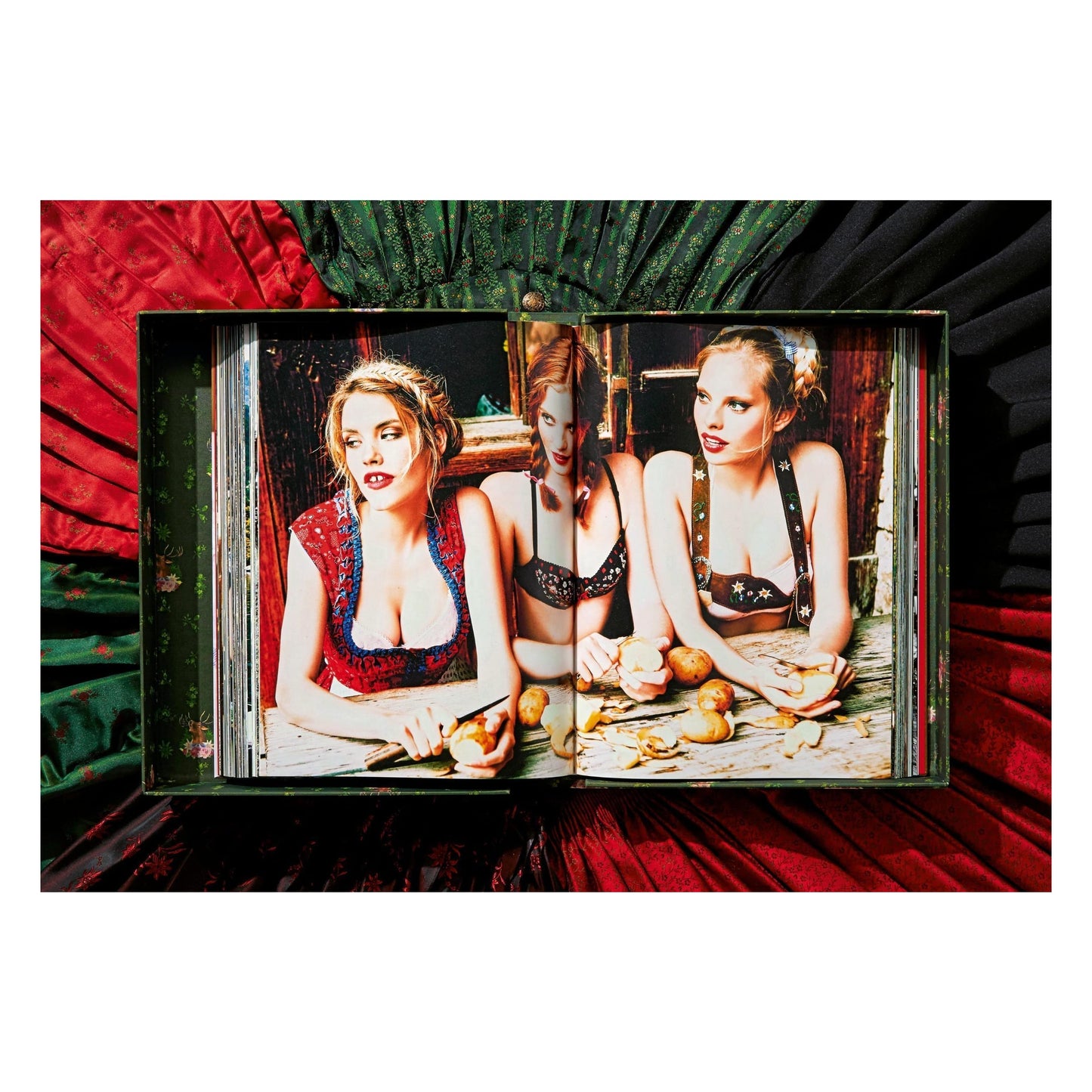 Ellen von Unwerth. Heimat. Art Edition No. 101–200 ‘The Cooks’ (German, French, English)