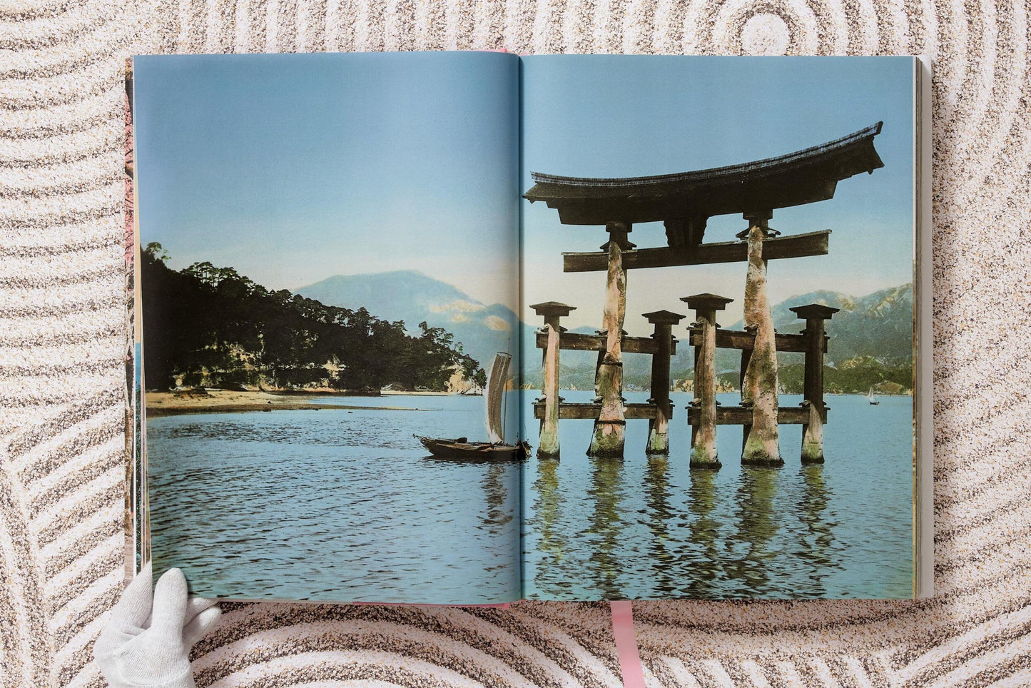 Japan 1900. A Portrait in Color (German, French, English)