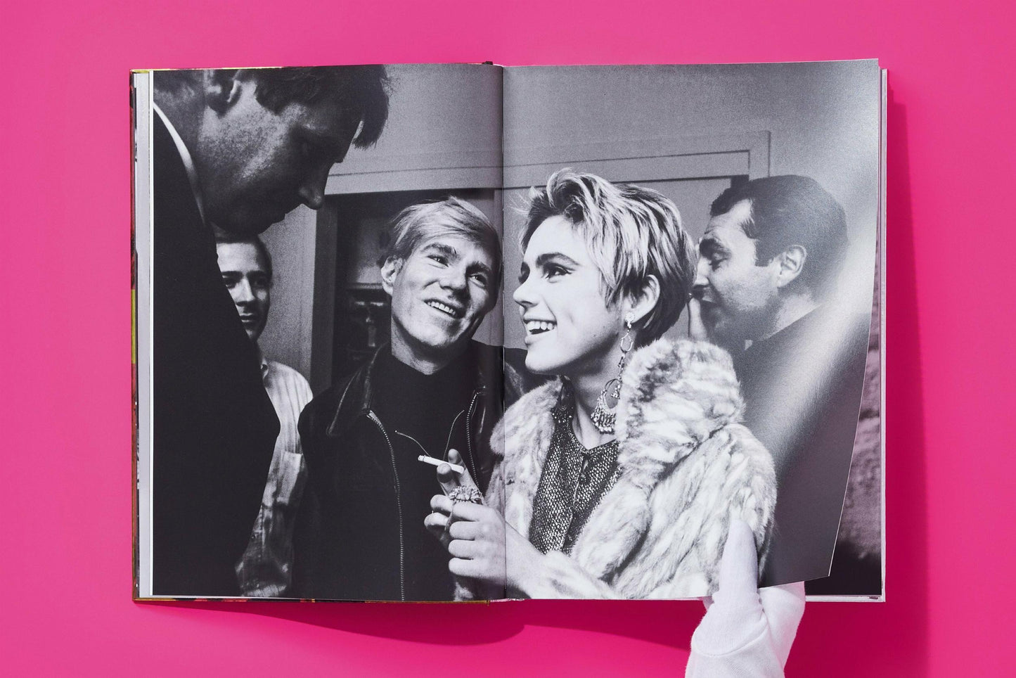 Steve Schapiro. Andy Warhol and Friends. Art Edition No. 1–50 ‘Andy Warhol at the Castle, Los Angeles, 1966’ (English) (SA)