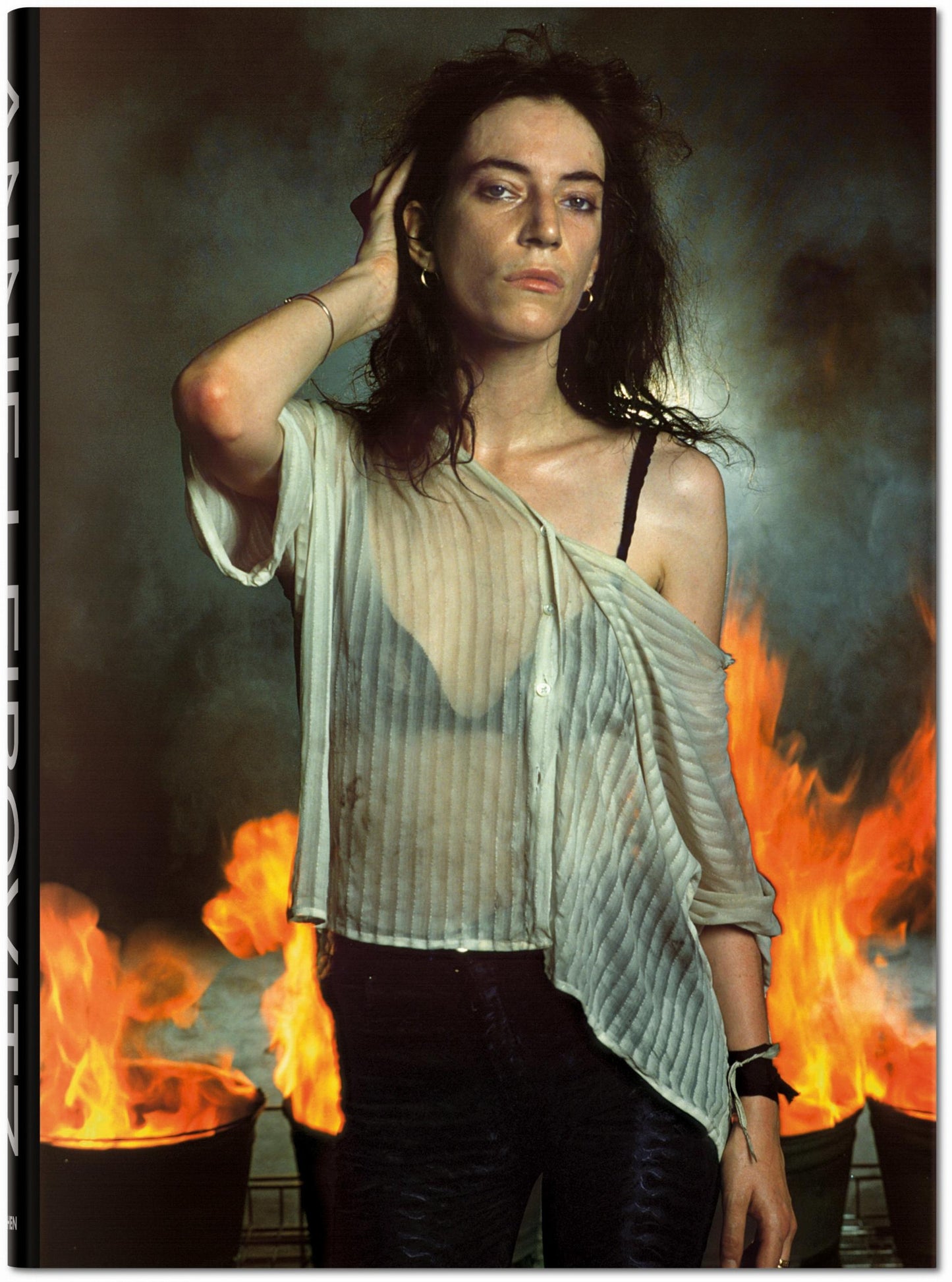 Annie Leibovitz, with dustjacket Patti Smith