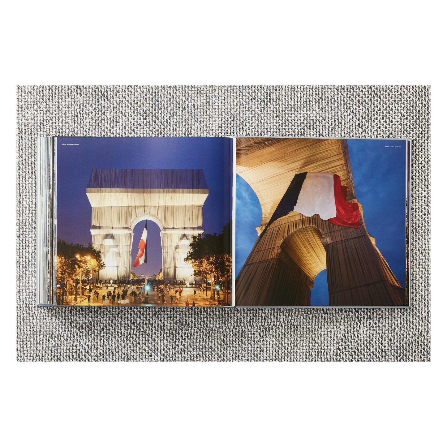 Christo and Jeanne-Claude. L'Arc de Triomphe, Wrapped, by Day. Art Edition No. 1-250 (German, French, English) (SA)