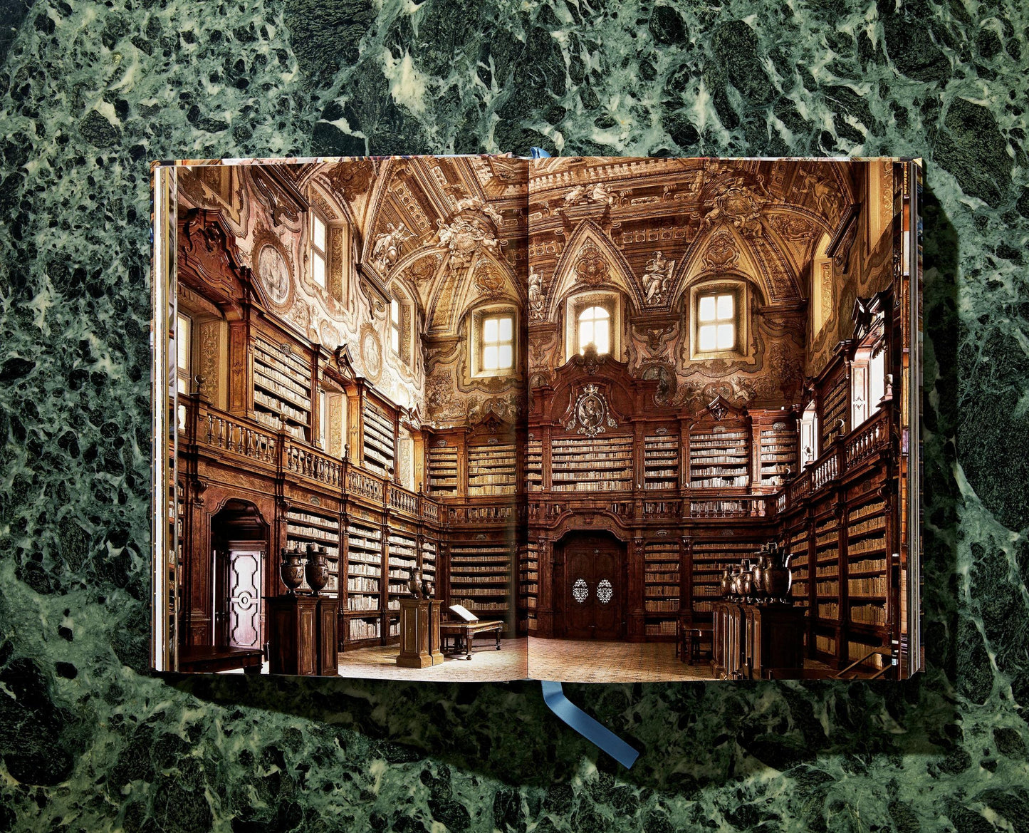 Massimo Listri. The World’s Most Beautiful Libraries (German, French, English)