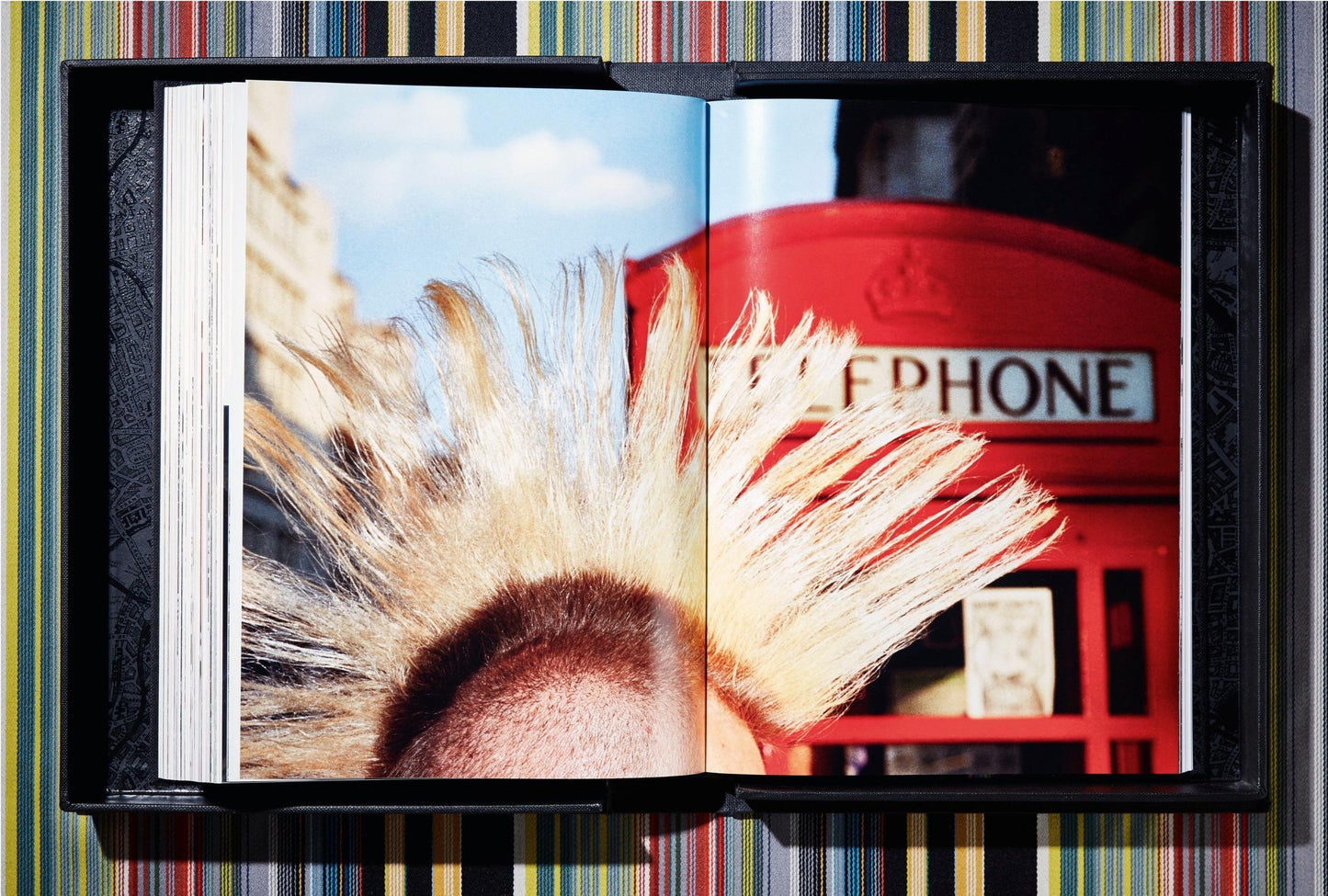 London. Portrait of a City, Paul Smith Edition No. 1–500 ‘Piccadilly Circus’ (German, French, English) (AP)