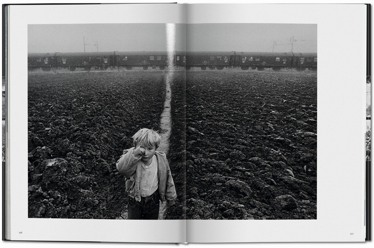 Sebastião Salgado. Exodus (English)