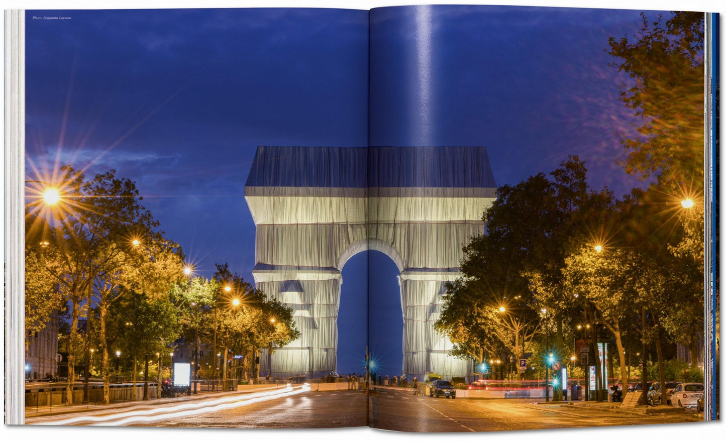 Christo and Jeanne-Claude. L’Arc de Triomphe, Wrapped (German, French, English)