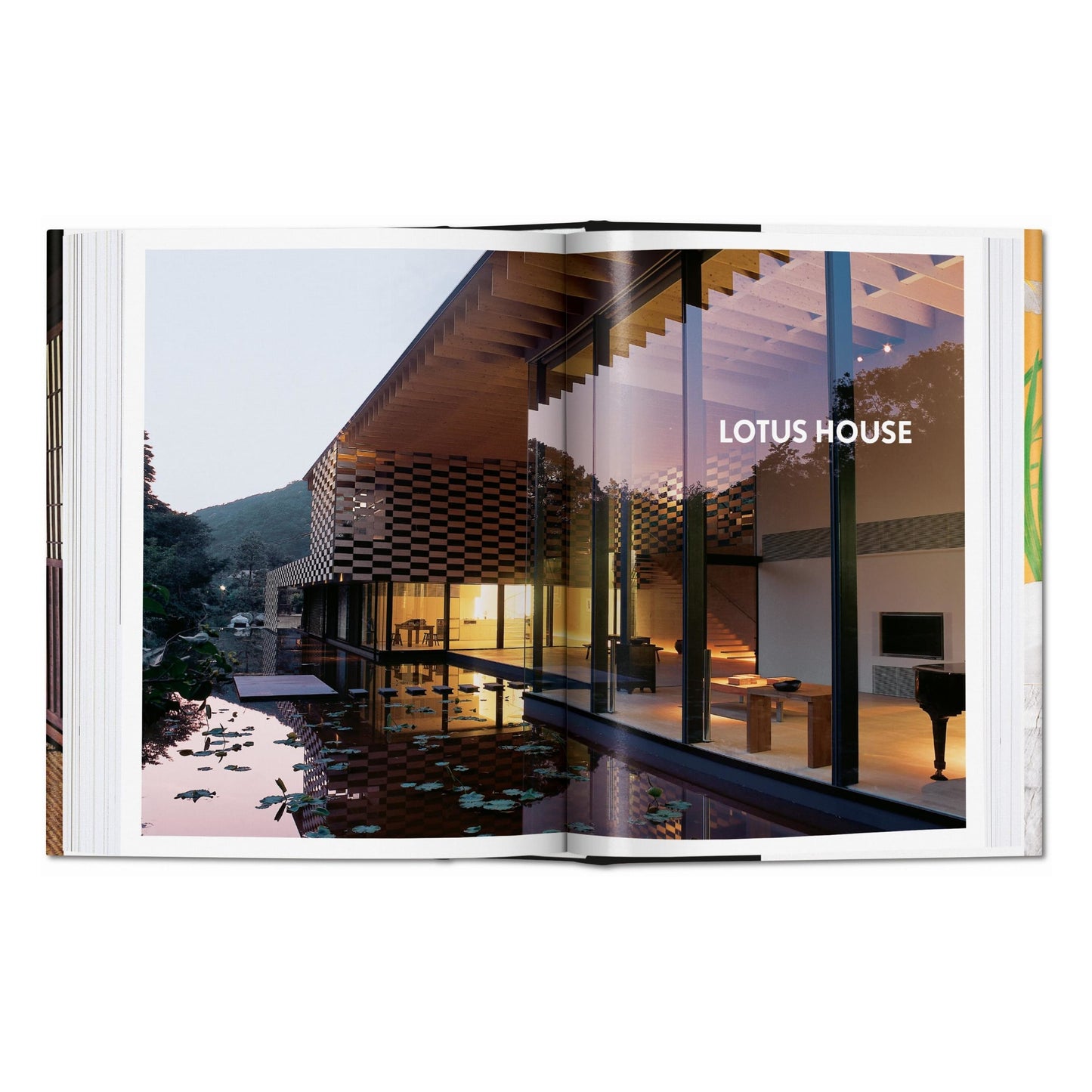 Living in Japan. 45th Ed. (German, French, English)