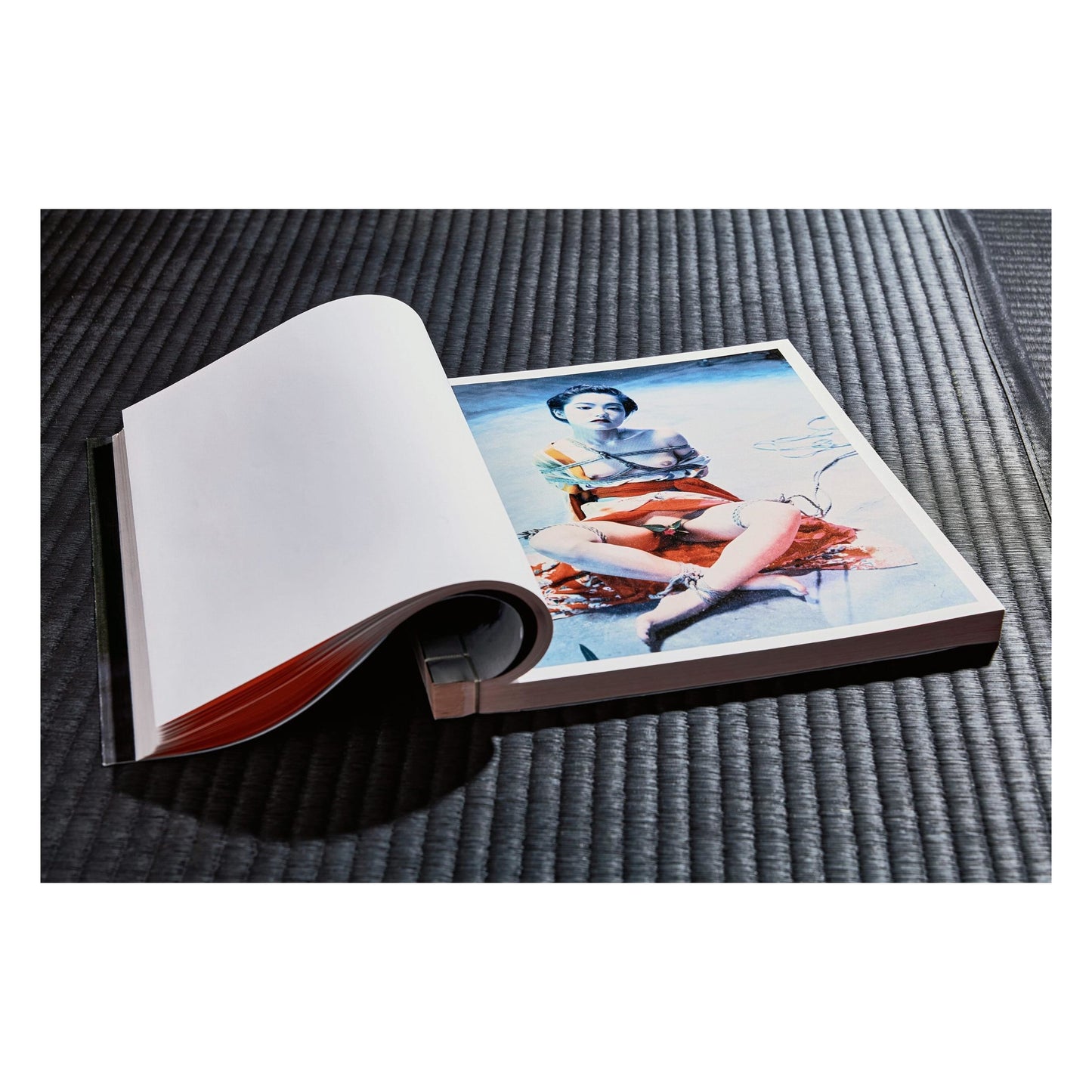 Araki. Bondage (German, French, English)