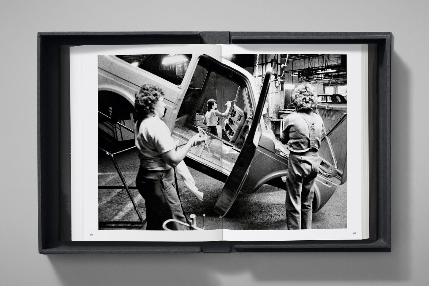 Sebastião Salgado. Workers. Art Edition No. 1–100 ‘Fishermen, Trapani, Italy, 1991’ (English) (SA)