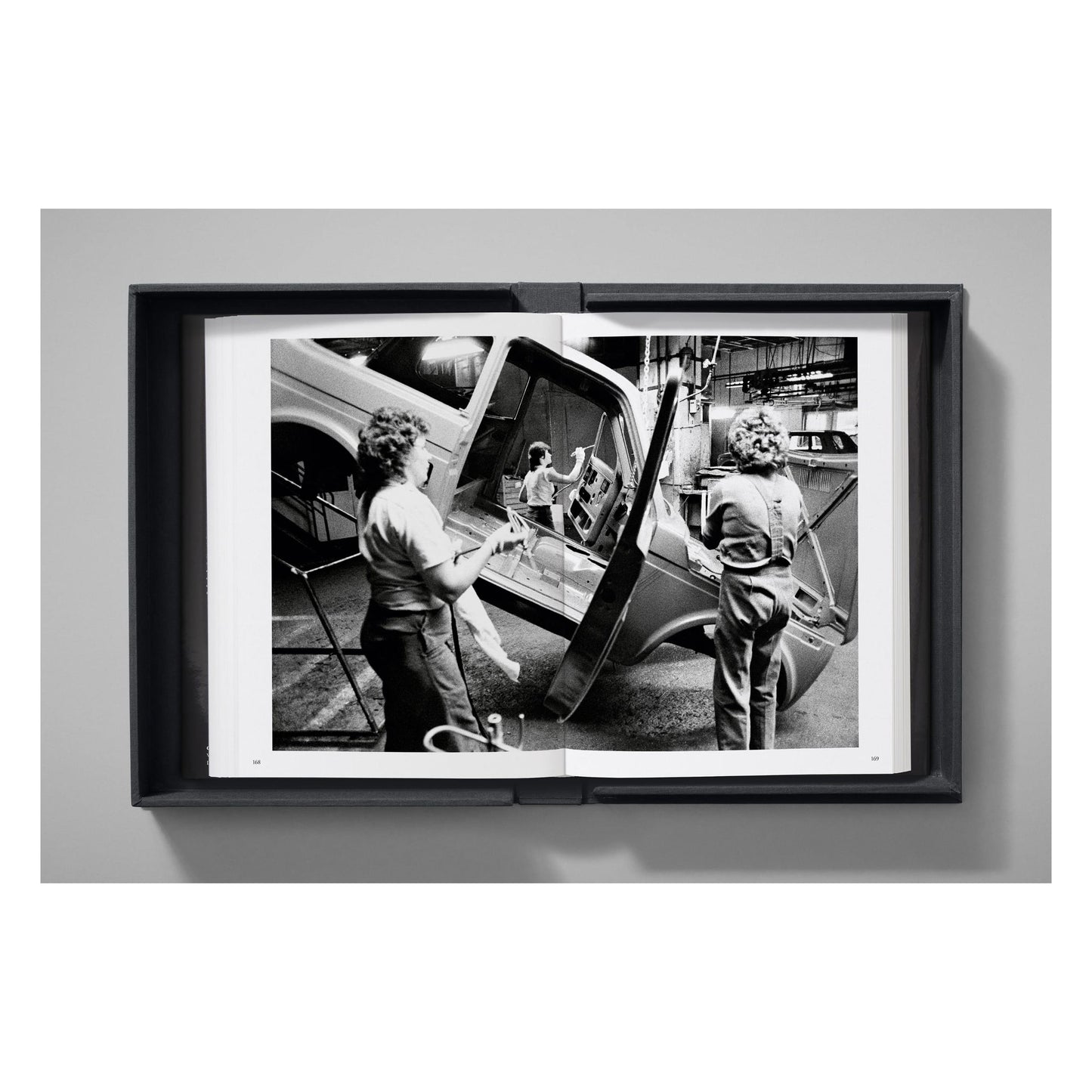 Sebastião Salgado. Workers. Art Edition No. 1–100 ‘Fishermen, Trapani, Italy, 1991’ (English)
