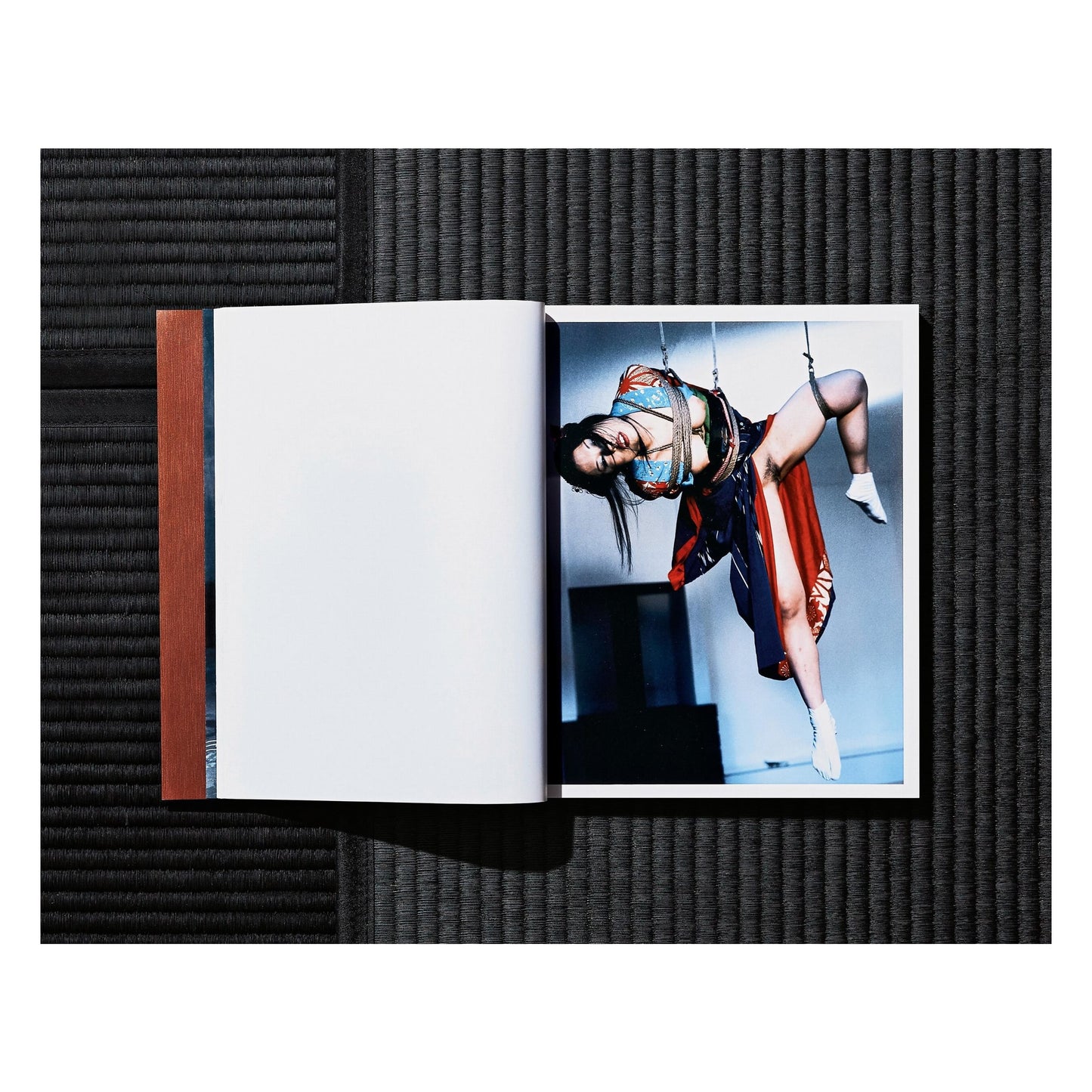 Araki. Bondage (German, French, English)