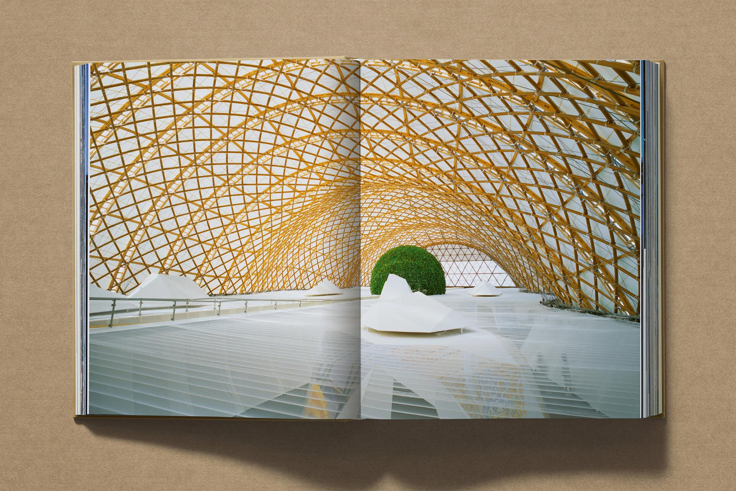 Shigeru Ban. Complete Works 1985–Today (German, French, English)