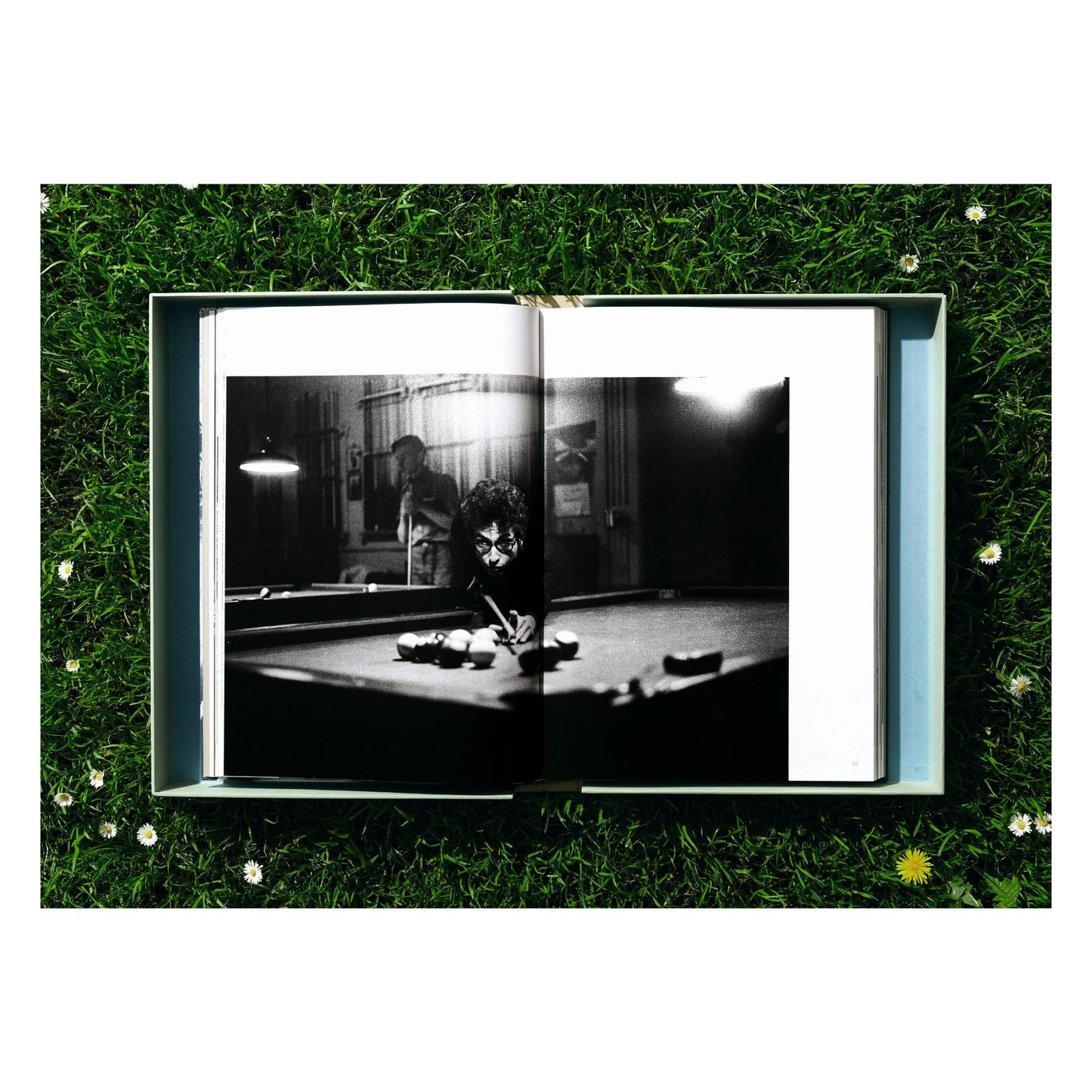 Daniel Kramer. Bob Dylan, Art Edition No. 1–100 ‘Bob Dylan with Dark Glasses, NYC’ (German, French, English) (AP)