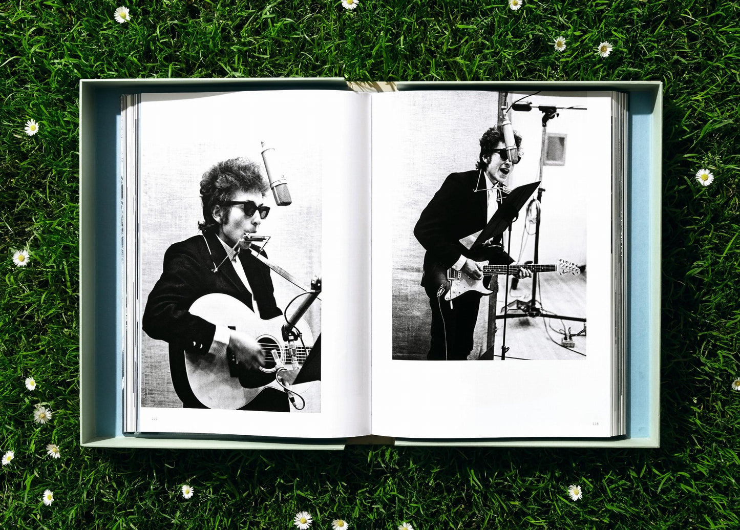 Daniel Kramer. Bob Dylan, Art Edition No. 1–100 ‘Bob Dylan with Dark Glasses, NYC’ (German, French, English) (SA)