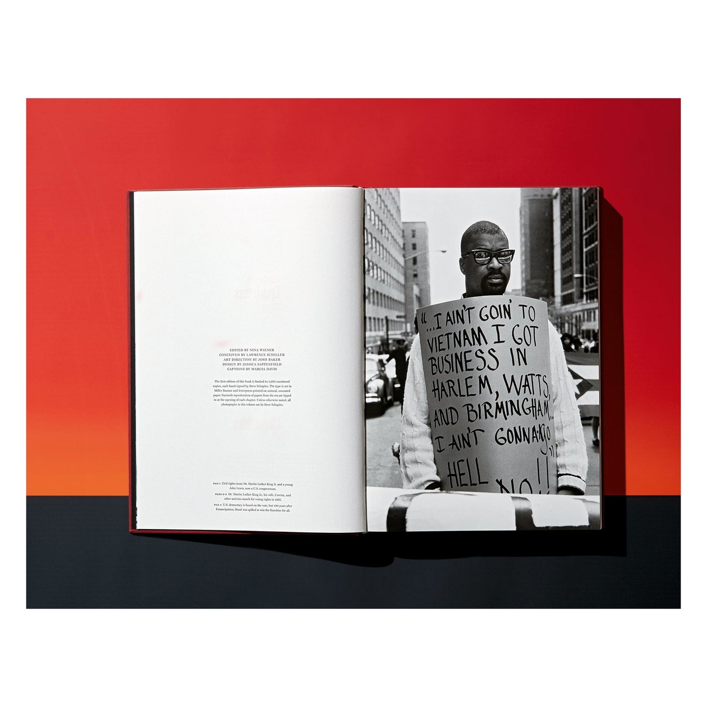 James Baldwin. The Fire Next Time. Photographs by Steve Schapiro (English)