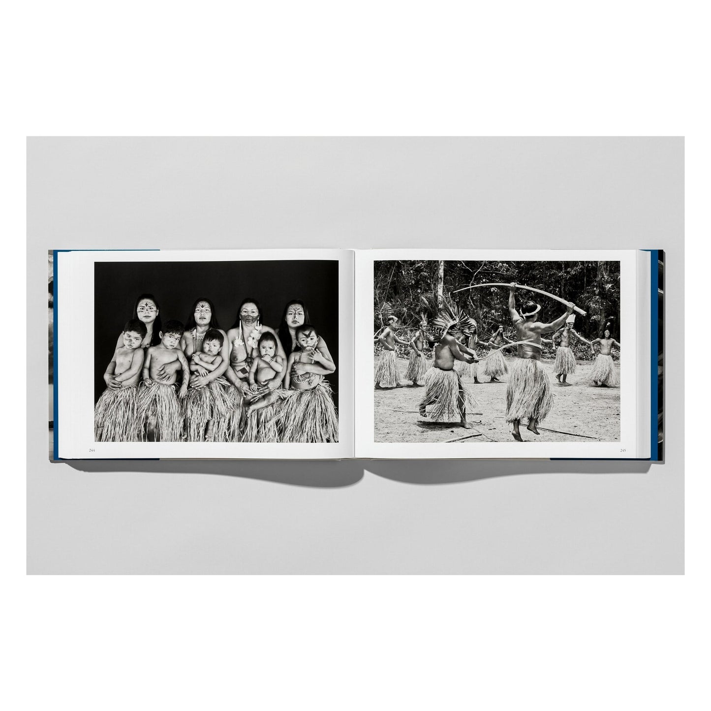 Sebastião Salgado. Amazônia (English)