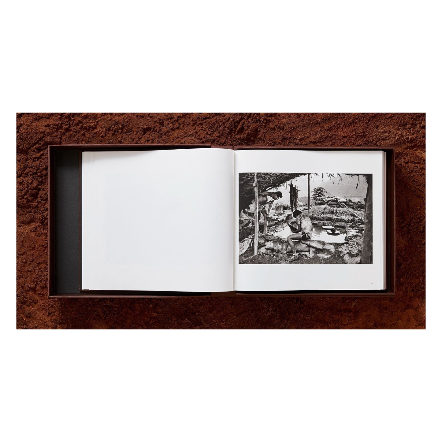 Sebastião Salgado. Gold, Art Edition, Brasil 1986 (English) (AP)
