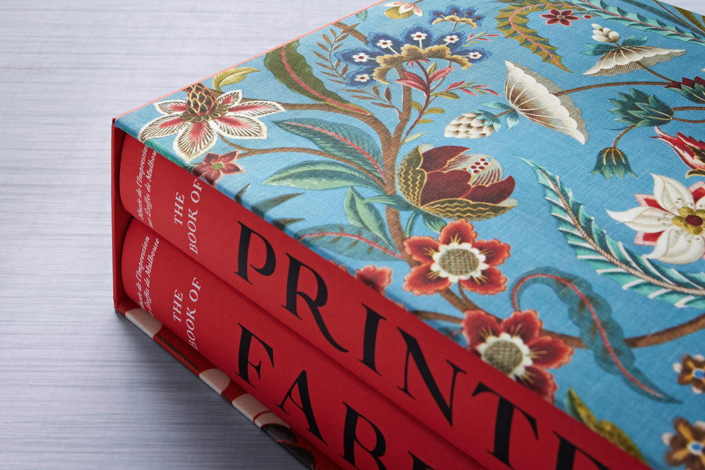 The Book of Printed Fabrics. From the 16th century until today (German, French, English)