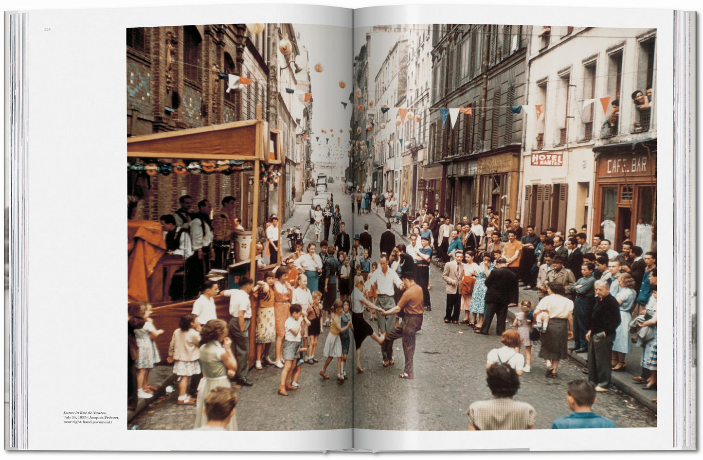 Robert Doisneau. Paris (German, French, English)